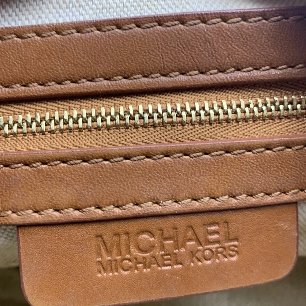 Michael Michael Kors Carmel Color Leather Hobo Bag. BRN1596B